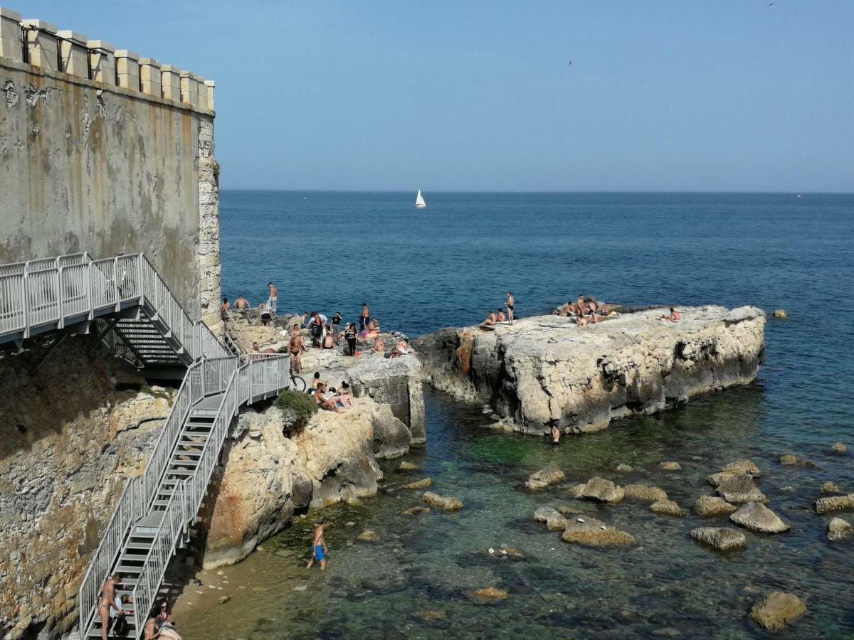 Casa Nagale- Una Suite Di Charme Nel Cuore Di Ortigia A 50 Mt Dal Mare 锡拉库扎 外观 照片