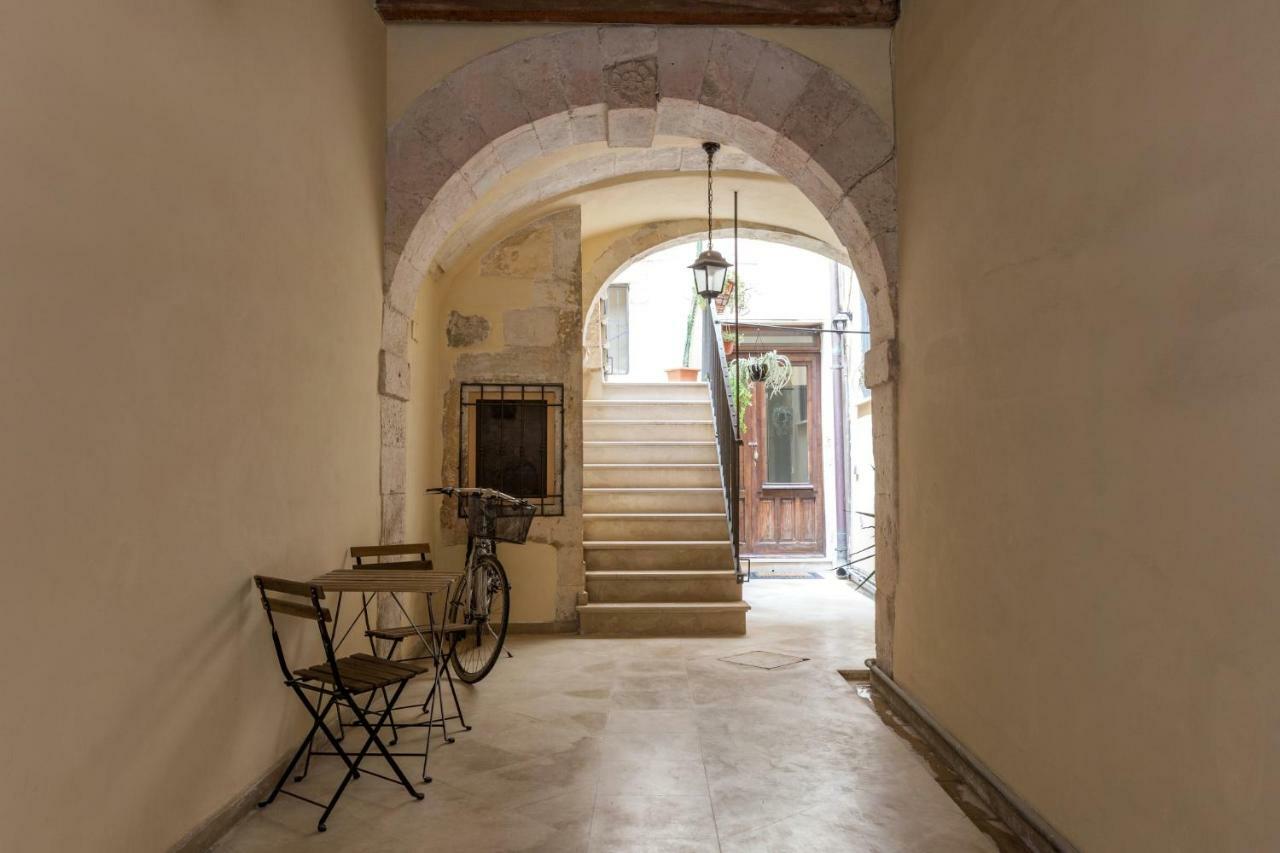 Casa Nagale- Una Suite Di Charme Nel Cuore Di Ortigia A 50 Mt Dal Mare 锡拉库扎 外观 照片
