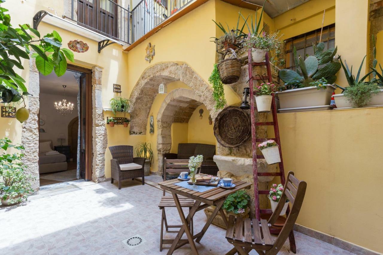 Casa Nagale- Una Suite Di Charme Nel Cuore Di Ortigia A 50 Mt Dal Mare 锡拉库扎 外观 照片