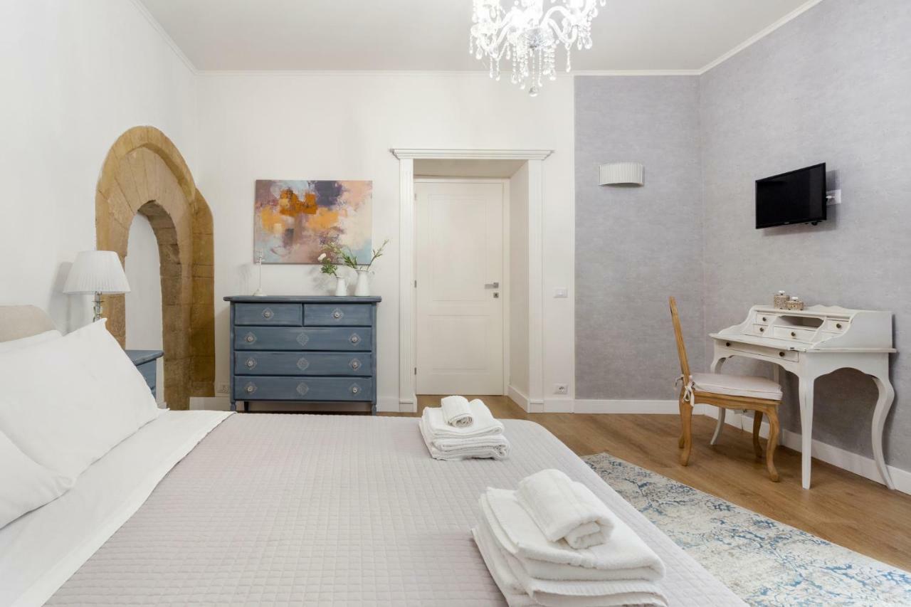 Casa Nagale- Una Suite Di Charme Nel Cuore Di Ortigia A 50 Mt Dal Mare 锡拉库扎 外观 照片