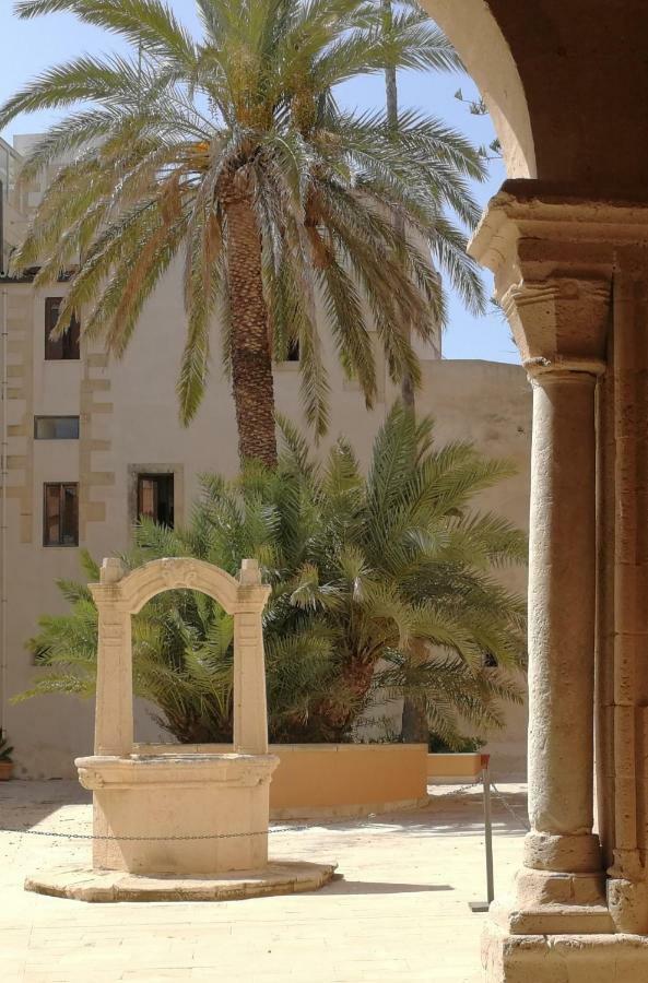 Casa Nagale- Una Suite Di Charme Nel Cuore Di Ortigia A 50 Mt Dal Mare 锡拉库扎 外观 照片