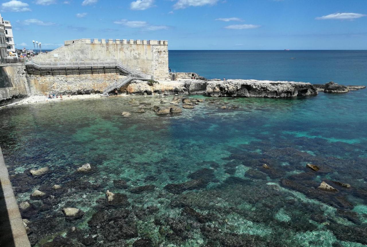 Casa Nagale- Una Suite Di Charme Nel Cuore Di Ortigia A 50 Mt Dal Mare 锡拉库扎 外观 照片